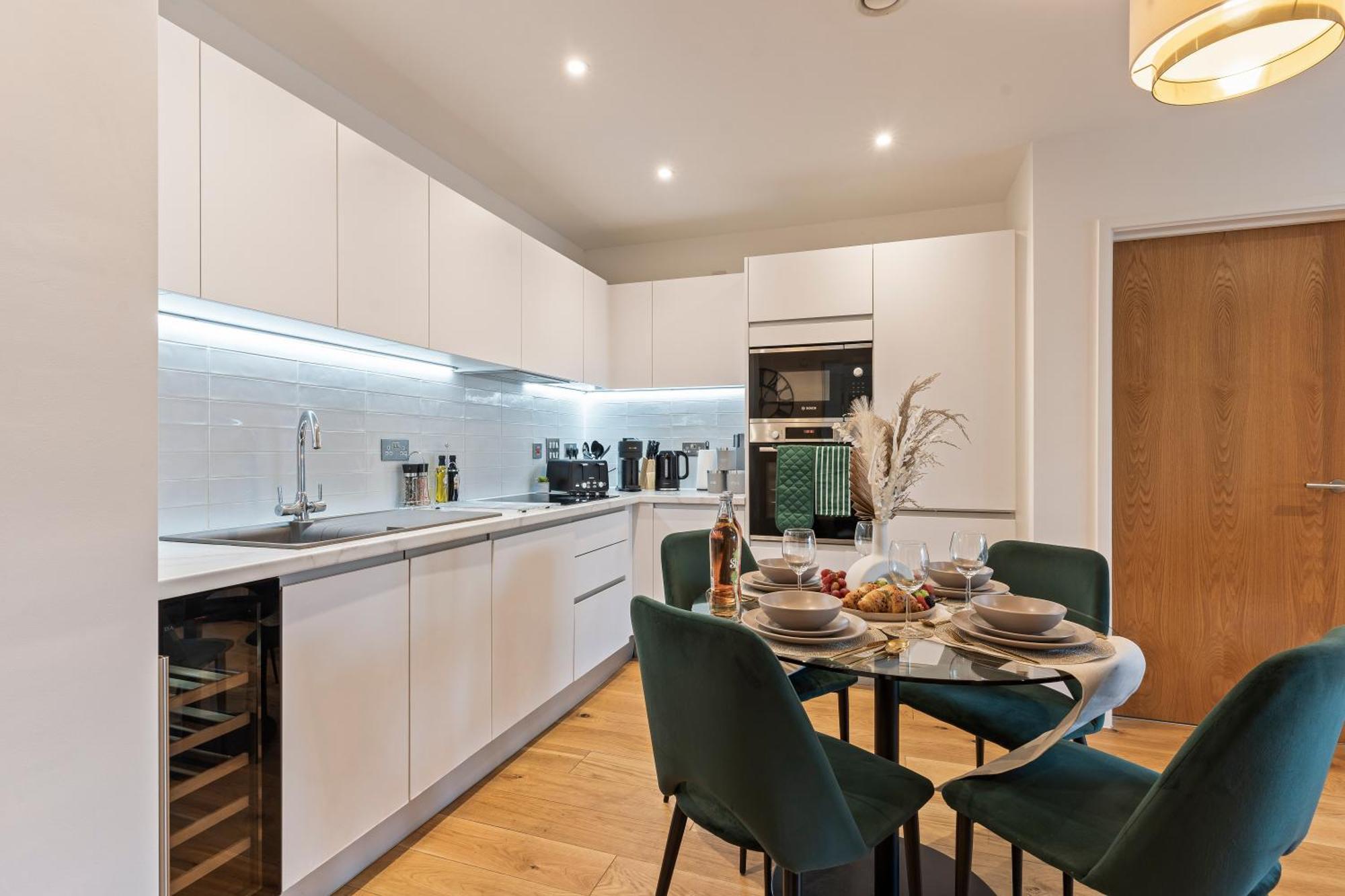 Shanti Suite - 2Bed 2Bath City Centre - Wifi - Netflix- Parking- Modern- Perfect For Family, Contractors, Leisure, Business By Shanti Nights Бирмингем Экстерьер фото