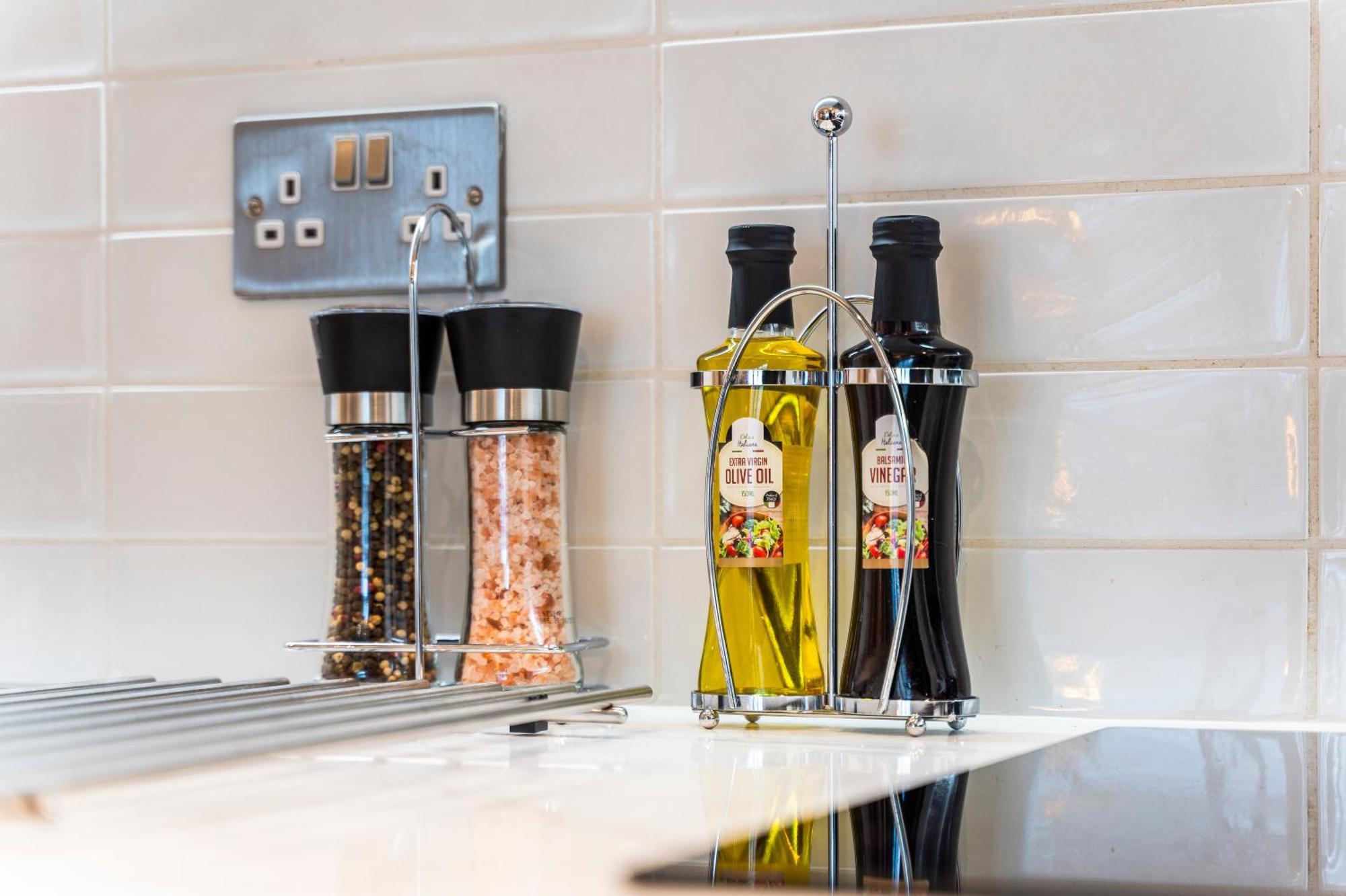 Shanti Suite - 2Bed 2Bath City Centre - Wifi - Netflix- Parking- Modern- Perfect For Family, Contractors, Leisure, Business By Shanti Nights Бирмингем Экстерьер фото