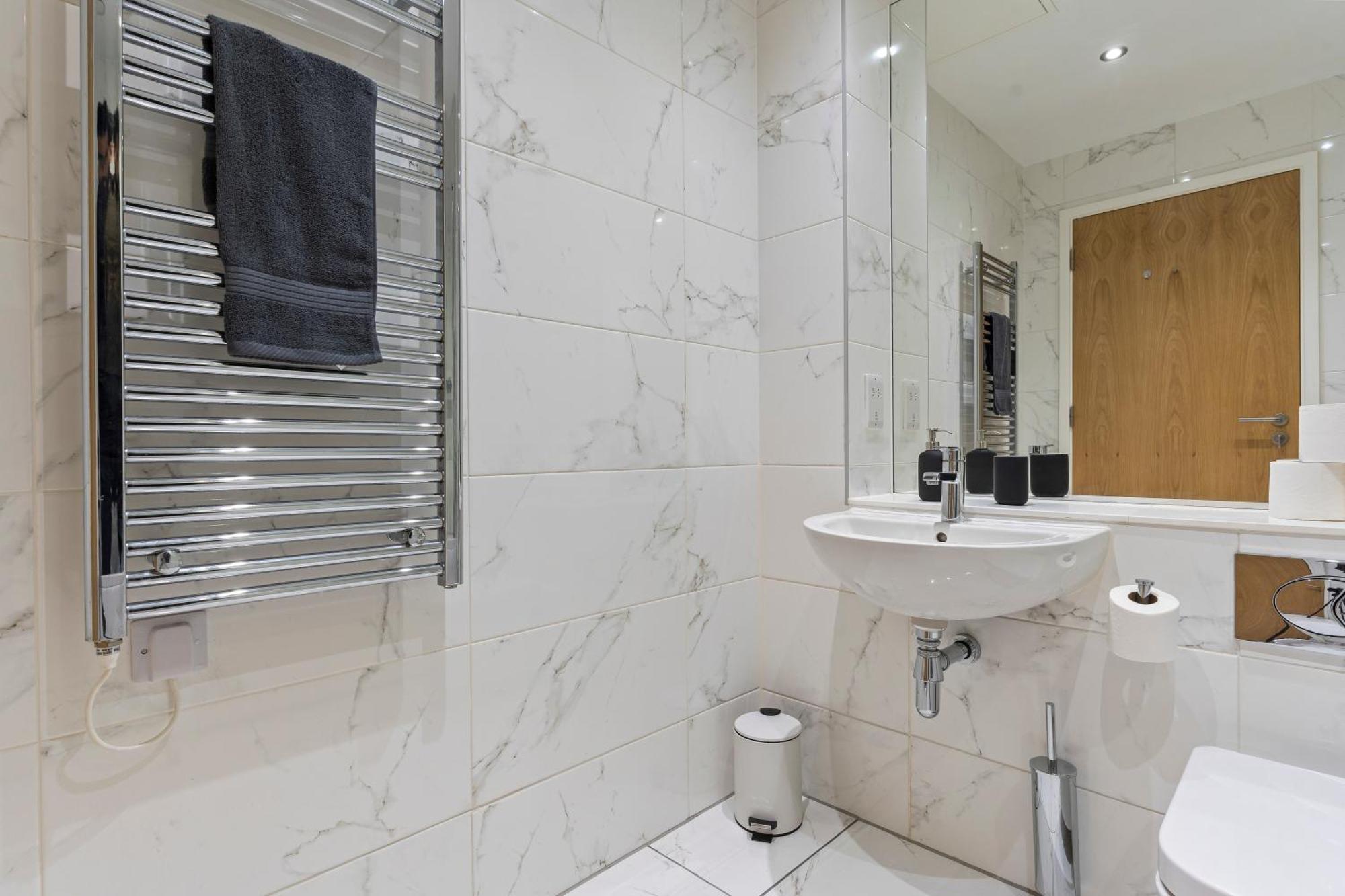 Shanti Suite - 2Bed 2Bath City Centre - Wifi - Netflix- Parking- Modern- Perfect For Family, Contractors, Leisure, Business By Shanti Nights Бирмингем Экстерьер фото