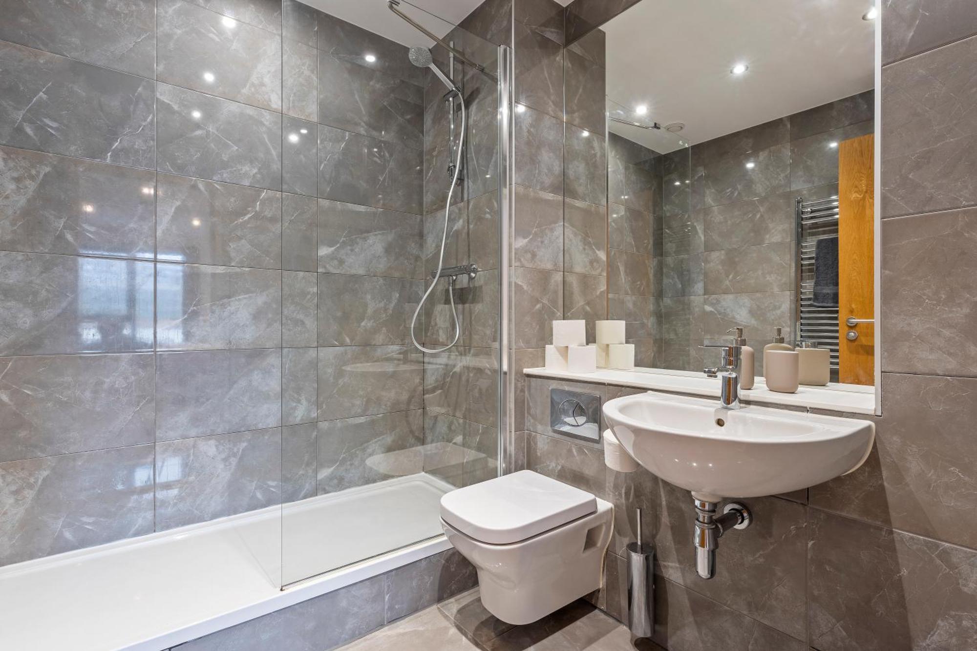 Shanti Suite - 2Bed 2Bath City Centre - Wifi - Netflix- Parking- Modern- Perfect For Family, Contractors, Leisure, Business By Shanti Nights Бирмингем Экстерьер фото